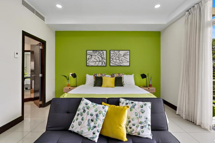 Beautifully decorated in the heart of town