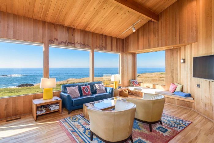 Gorgeous Sea Ranch Escape for 6 with Private Hot Tub