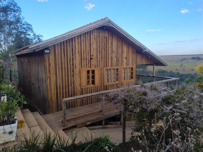 Casa de Madeira para Alugar em São Roque de Minas!