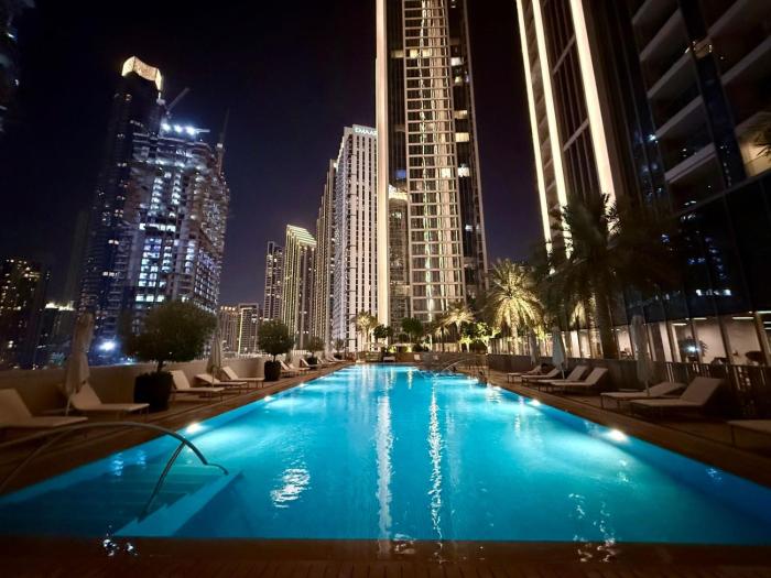 Serenity Suite Stylish 2BR Pool & Fitness Perks