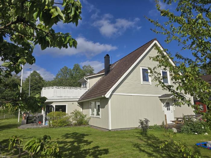 Villa Nor - Großes Haus am Wasser in Småland