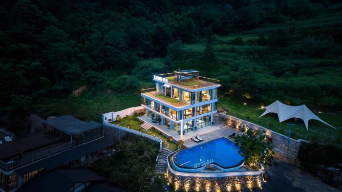 Zhangjiajie Flowers Valley,Watching Sunrise Cloud Sea, enjoying an infinity pool, free Chinese and Western breakfast, and free shuttle service to the entrance of the National Forest Park