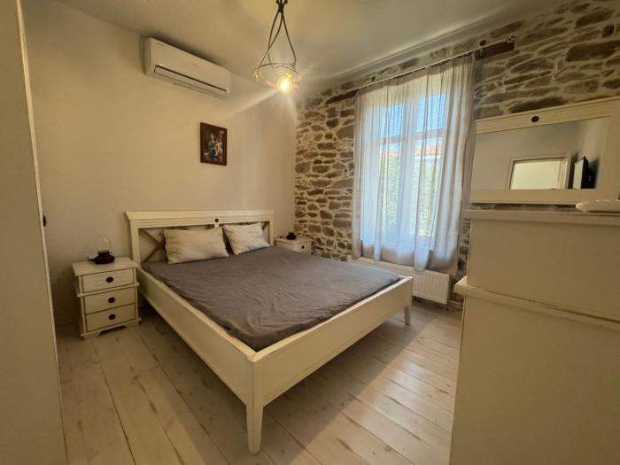 White Stone Apartments by BookVillaEU