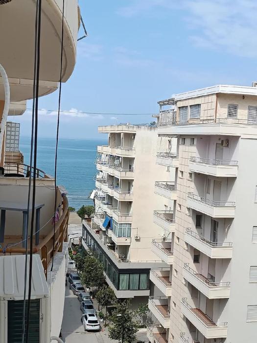 Studio 2 by Vlora Office