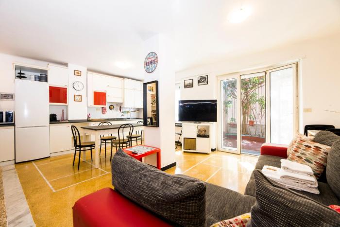 JOIVY Bright 2-Bedroom Flat with Terrace near the Beach