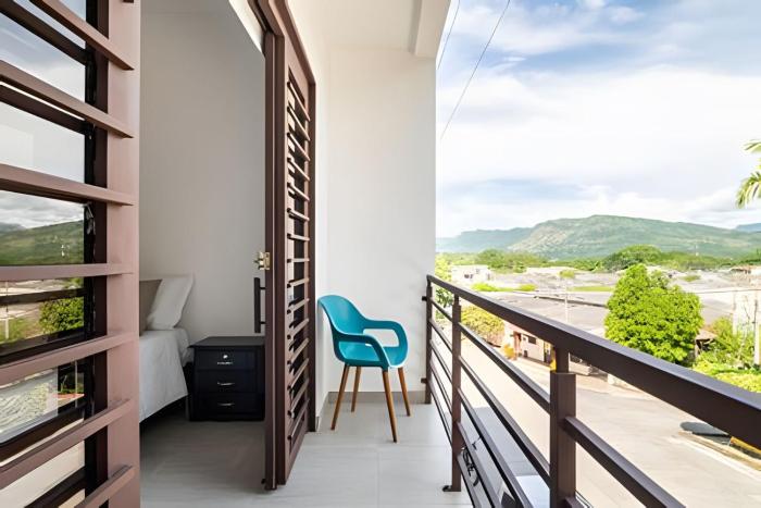 Apto con balcón vista amanecer