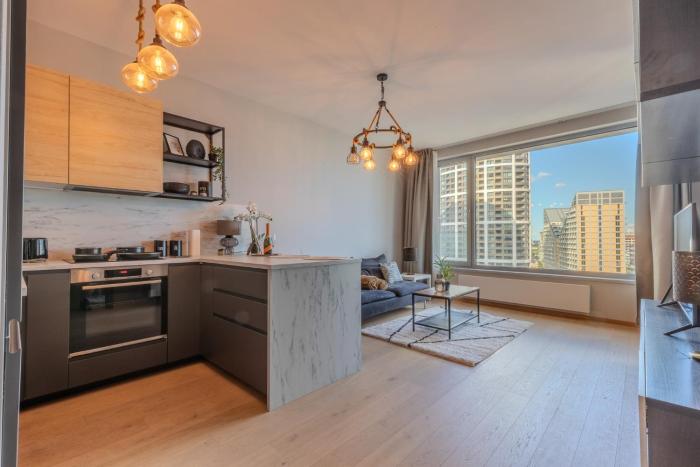 SkyPark Apartment with Free Parking