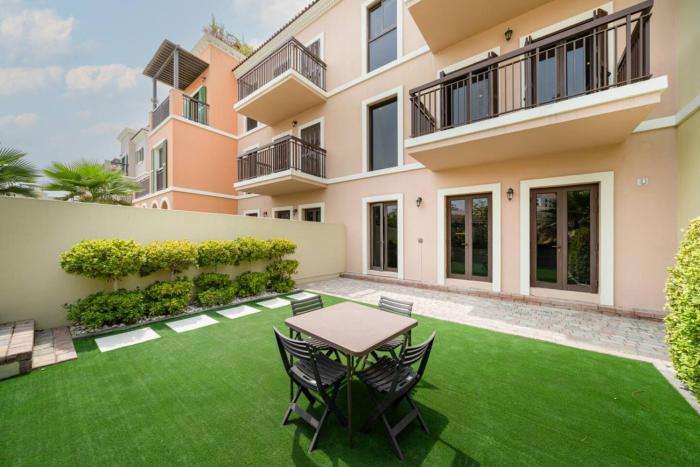 Prestige Jumeirah 4BR Villa with Rooftop and Private Garden