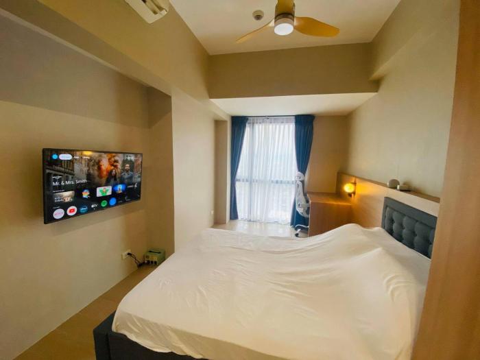 One Eastwood with mountain view