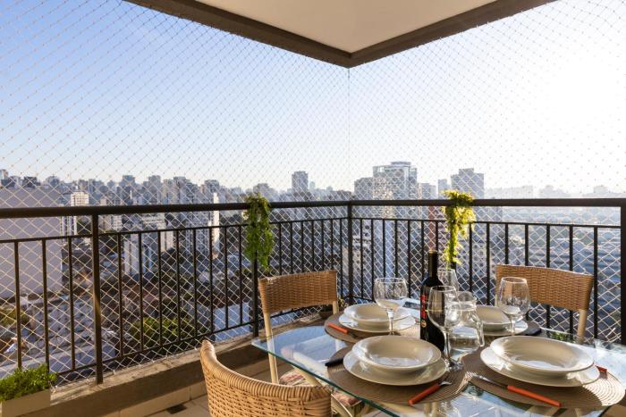 Piscina, academia e Vaga | Brazilian Corner