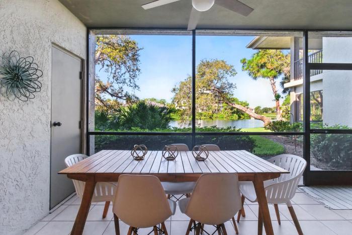 2BR Condo - Pool - Balcony - Prime Location