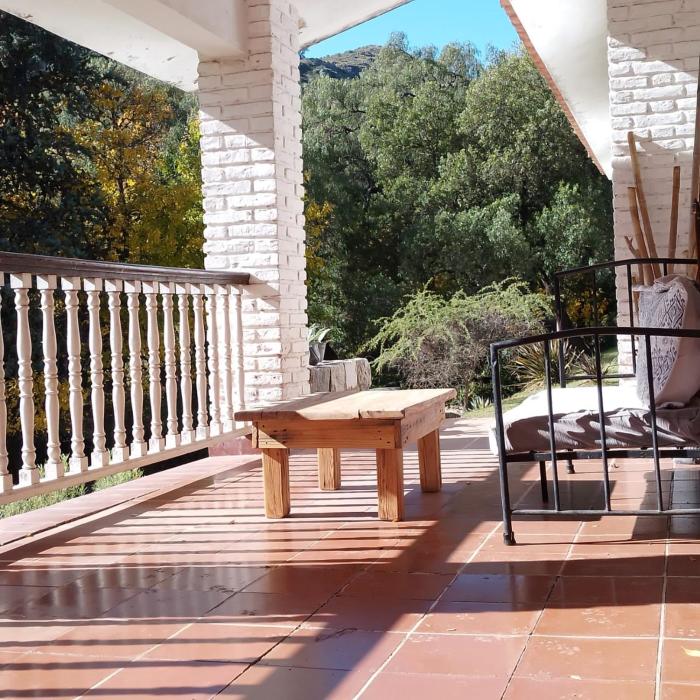 Casona al pie de la sierra