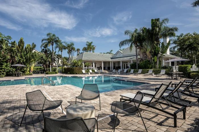 Landing Apartments - Longboat Key