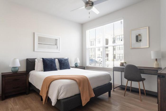 Landing Beautiful 1BD Gym Clubhouse