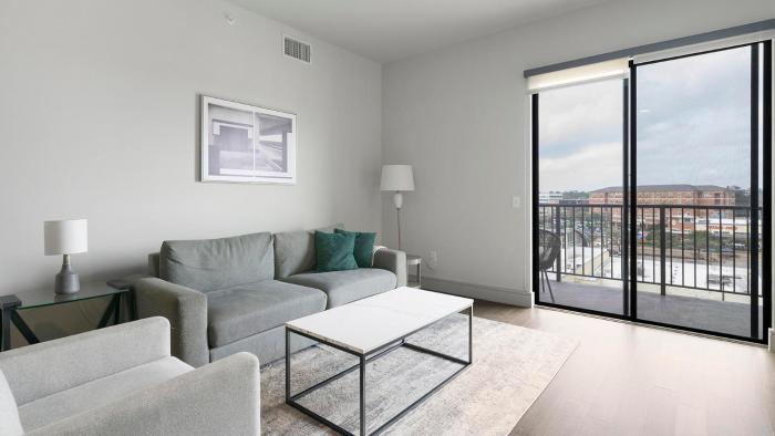 Landing Incredible 2BD Gym Tennis Court