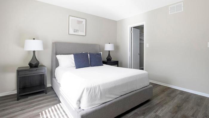 Landing Chic 1BD Pool Clubhouse