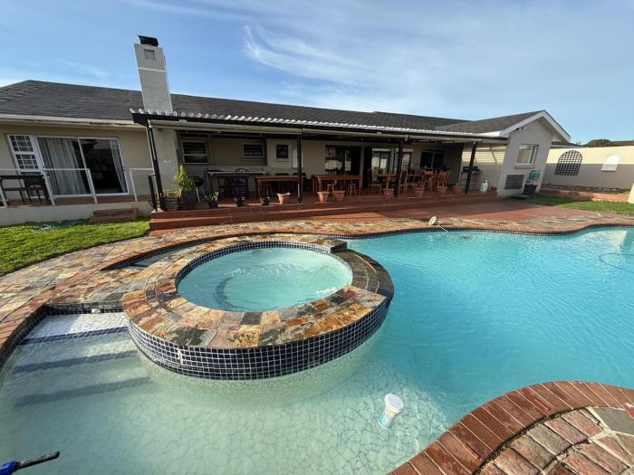 La Maison on 37 Admiralty Way, Summerstrand, Port Elizabeth