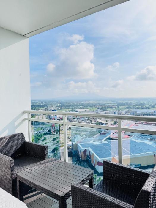 28th Floor Penthouse Studio