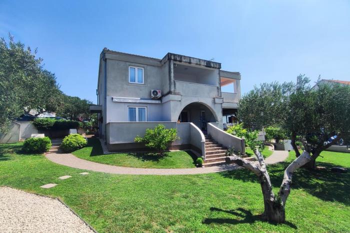 Apartments with parking space Pakostane, Biograd - 24713