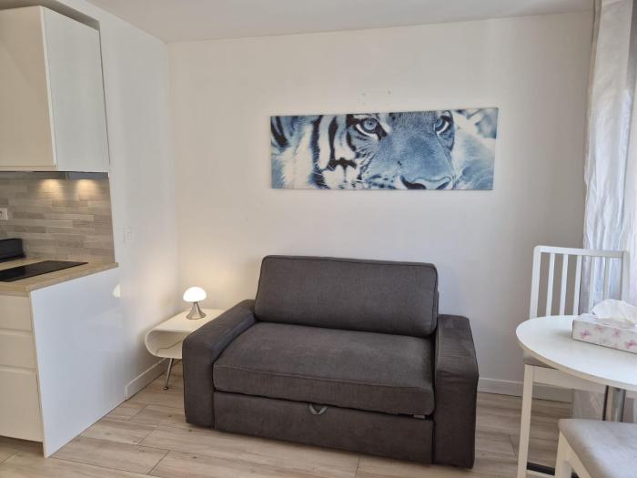 Studio à Bagneux avec terrasse privée, parking et climatisation payants