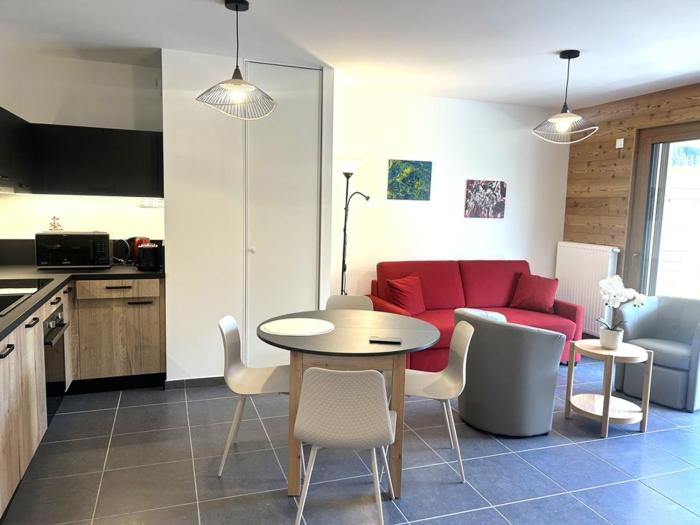Appartement spacieux au centre, près télécabine, terrasse - FR-1-573-141