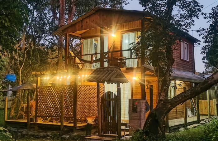 Na Ilha do Mel a 3min da praia, com ar-condicionado, churrasqueira e smart-tv