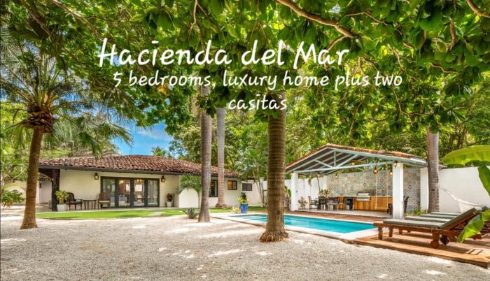 Main Villa plus 2 casitas, 5 BR, POOL, canaba w grill
