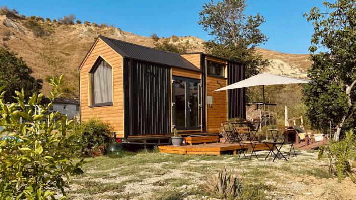 La Casa Errante 1 by Tiny Away