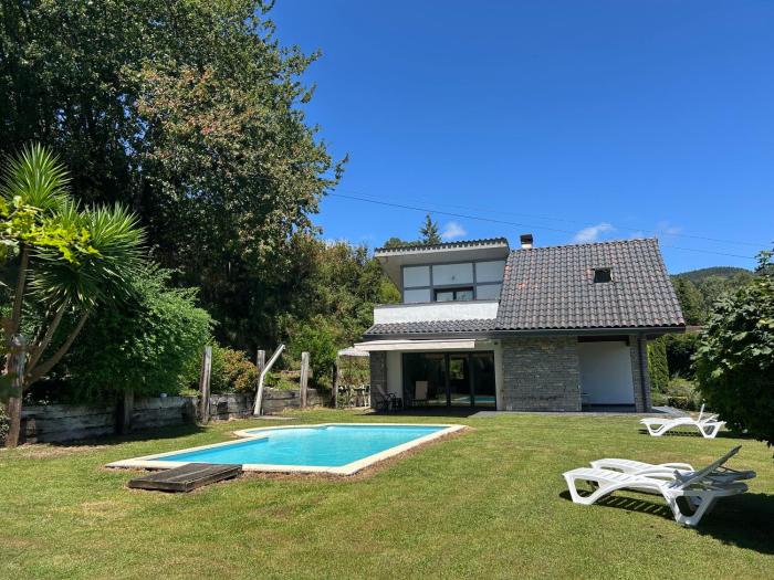 Casa Libao-VILLA ENTRE BILBAO Y URDAIBAI CON PISCINA PRIVADA