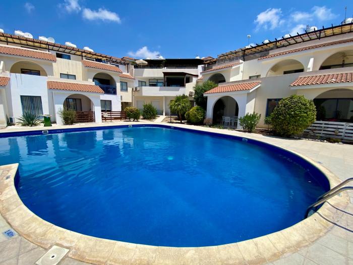 Poolside Two Bedroom Apartment in Central Location