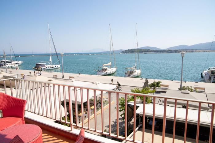 Volos Large Apartment Sea View
