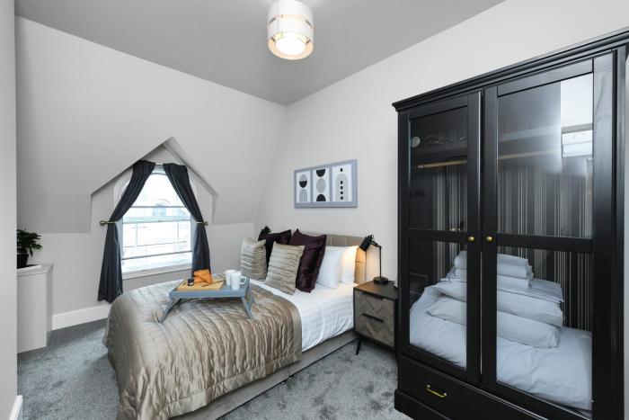 1-Bedroom City Centre Flat - Steps from Market Square