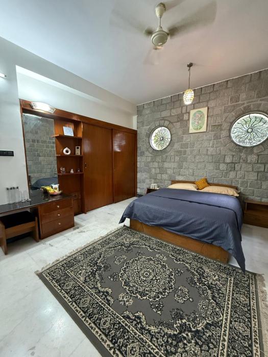 1 room in a Bungalow with Lounge area,Kitchenette & terrace in Ulsoor