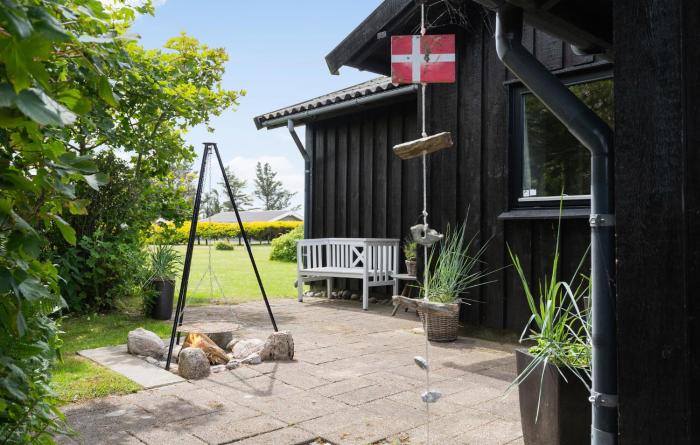 2 Bedroom Gorgeous Home In Hjørring