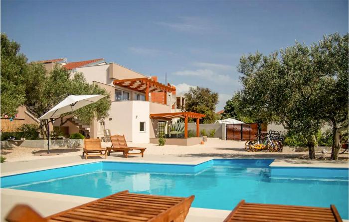 1 Bedroom Amazing Apartment In Bibinje