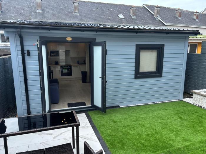 The Cabin Near Galway City Centre 10Mins