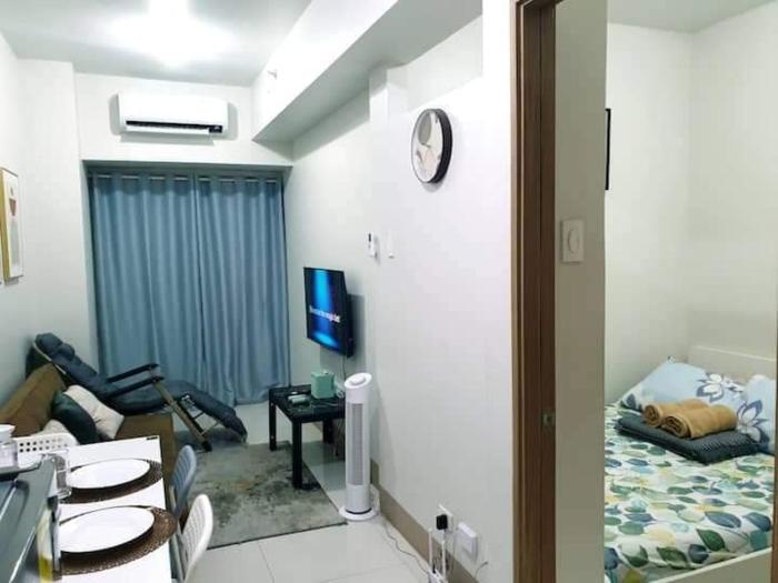 Shore 3 Residences Condo with Netflix and Wifi