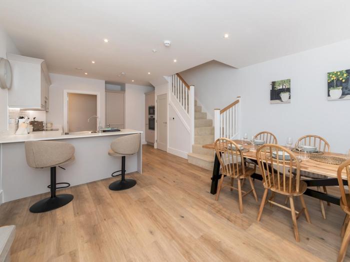 Modern 4BR New Home near Biz Park Station Pass the Keys