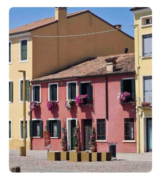 Storico alloggio fronte piazza in Borgo Portello