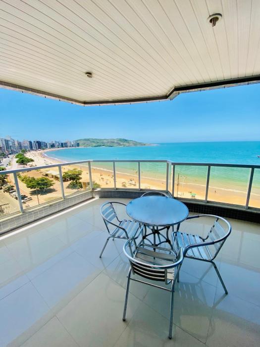 Apartamento frente mar na Praia do Morro - 3 quartos com 1 suíte, ar condicionado e enxoval premium