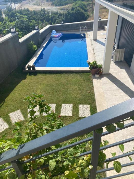 Denizmanzaralı havuzlu bahçe katı