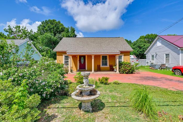 Close to Airport Home in the Heart of Charlotte!