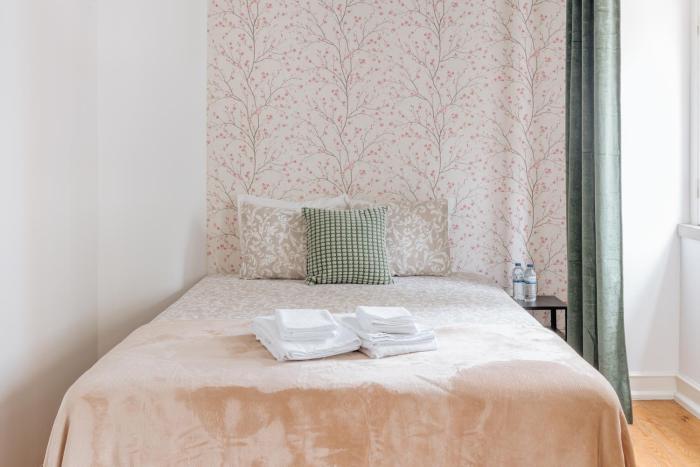 Aquillas Family Room 104 by Mycelia