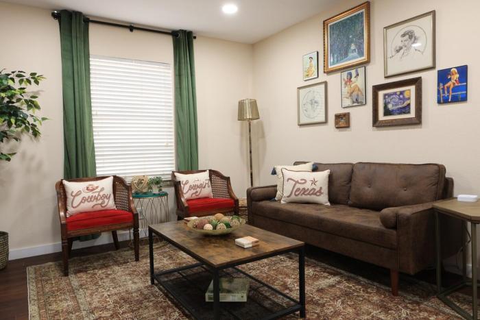 Vintage Chic in Downtown ATX!