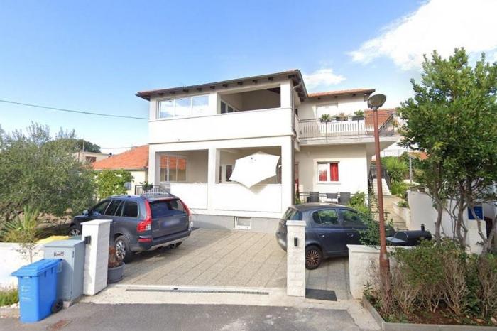 Apartments with parking space Krapanj, Sibenik - 24787