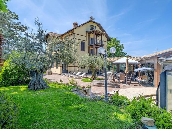 Liberty Style Villa in Marche with private pool