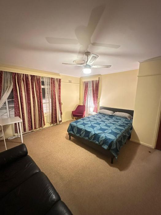 Spacious Queen Room in Comfortable Home - KV7