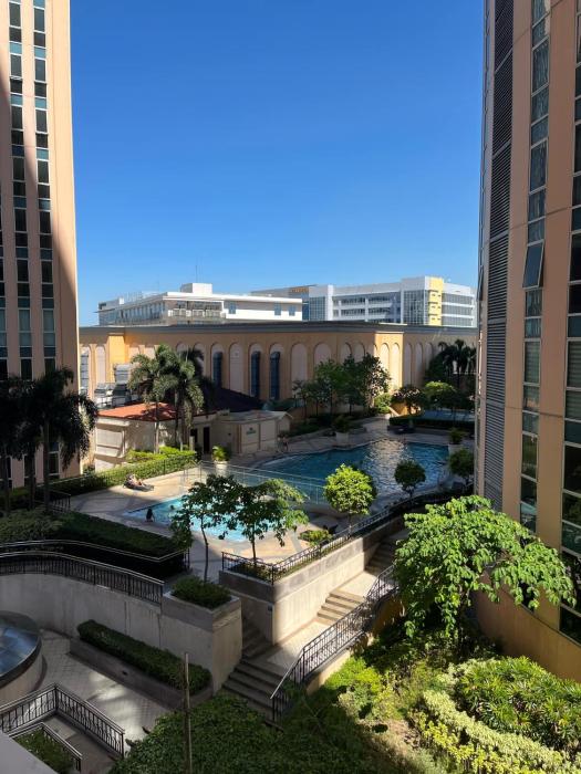 Cozy condo with balcony in Taguig