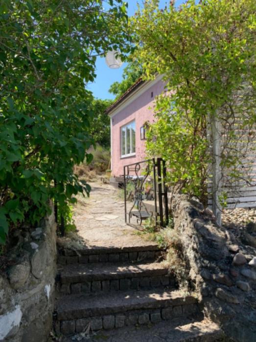 Mysigt stenhus i Simrishamn