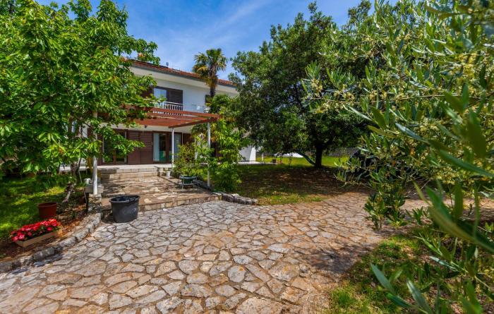 1 Bedroom Nice Apartment In Malinska